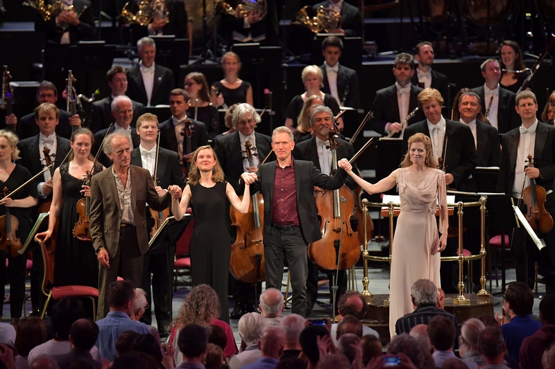 City of Birmingham Symphony Orchestra (zleva: Paul Griffiths, Mirga Gražinité-Tyla, Hans Abrahams, Barbara Hannigan), foto Chris Christodoulou/BBC